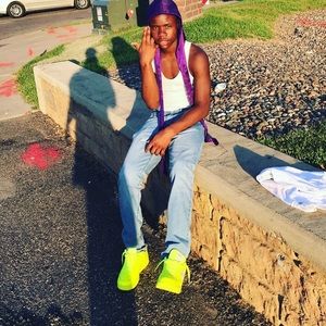 Meet your Posher, Khari